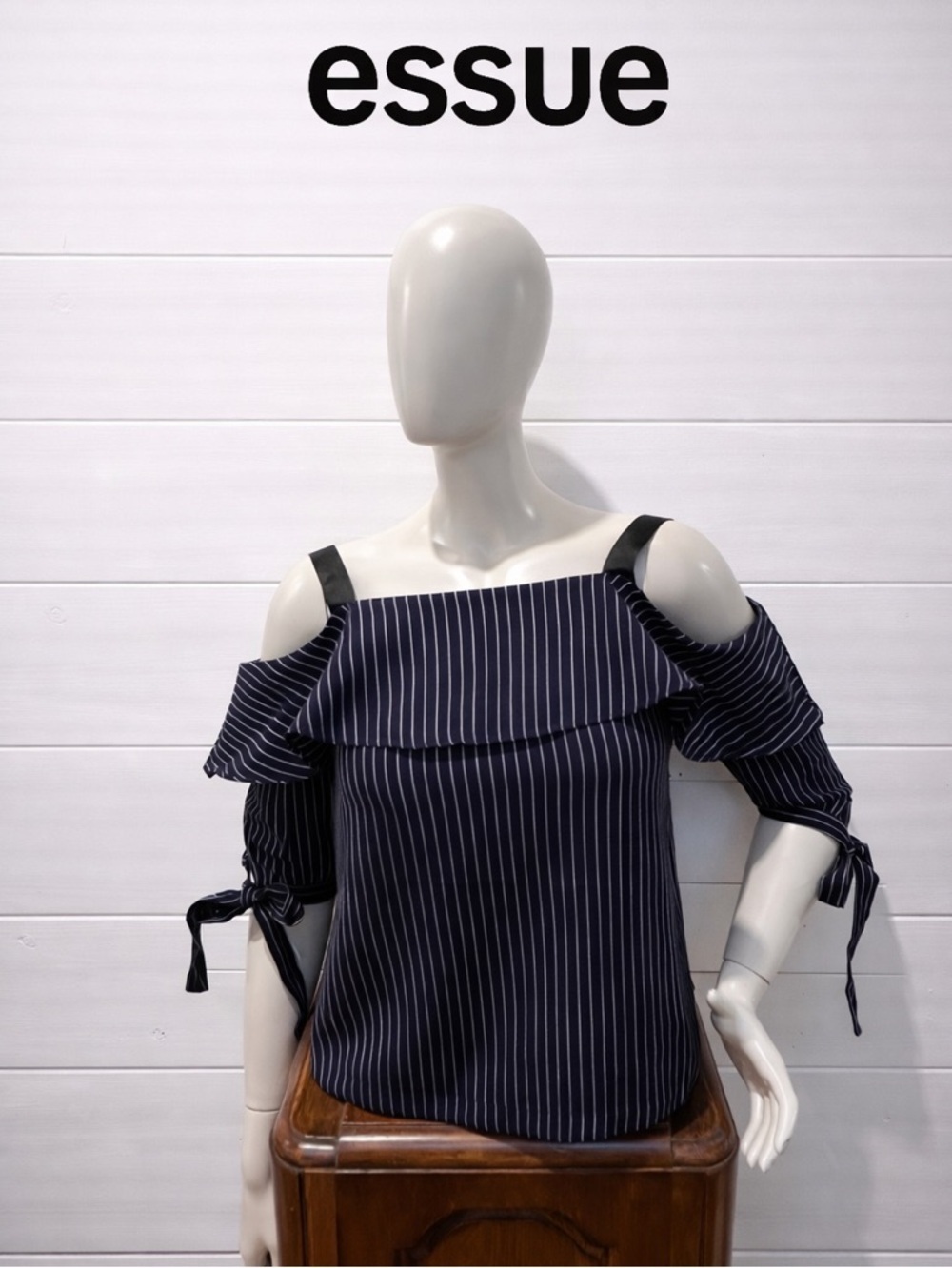 ESSUE โ Navy and white pinstripe cold-shoulder top, size M.